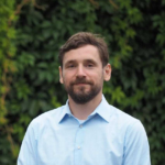 Bild von Mathias Luther vor einem grünen Hintergrund.